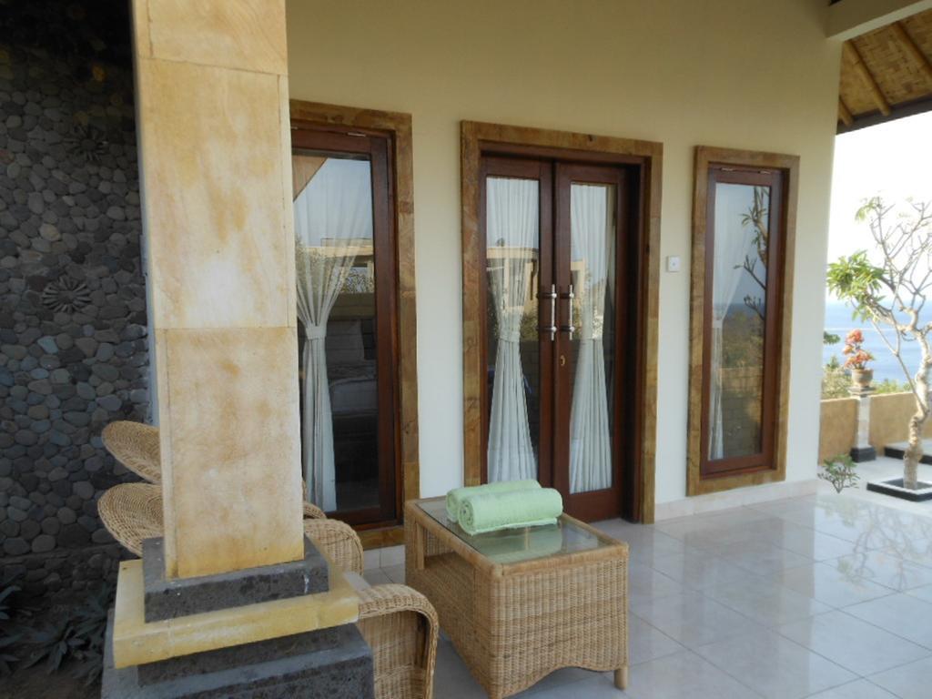 Barong Cafe Bungalow And Restaurant Amed Dış mekan fotoğraf