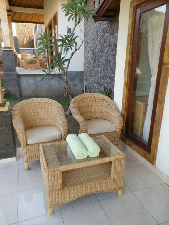Barong Cafe Bungalow And Restaurant Amed Dış mekan fotoğraf