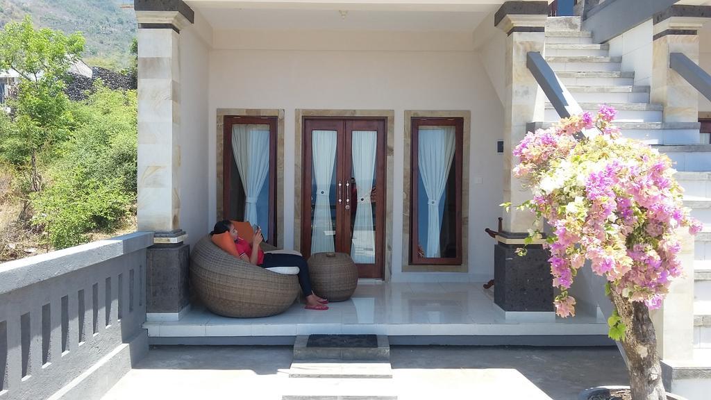 Barong Cafe Bungalow And Restaurant Amed Dış mekan fotoğraf