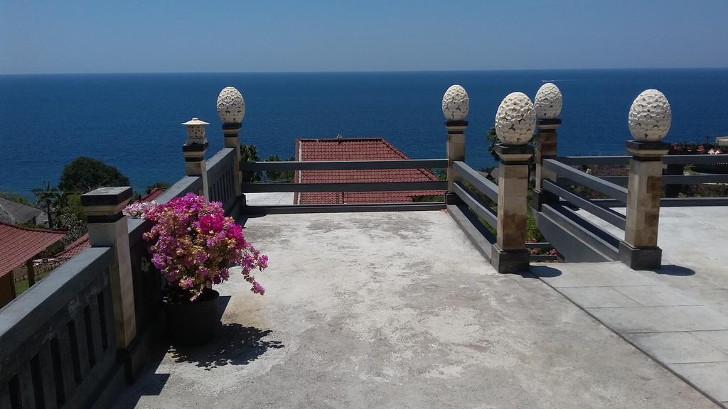 Barong Cafe Bungalow And Restaurant Amed Dış mekan fotoğraf
