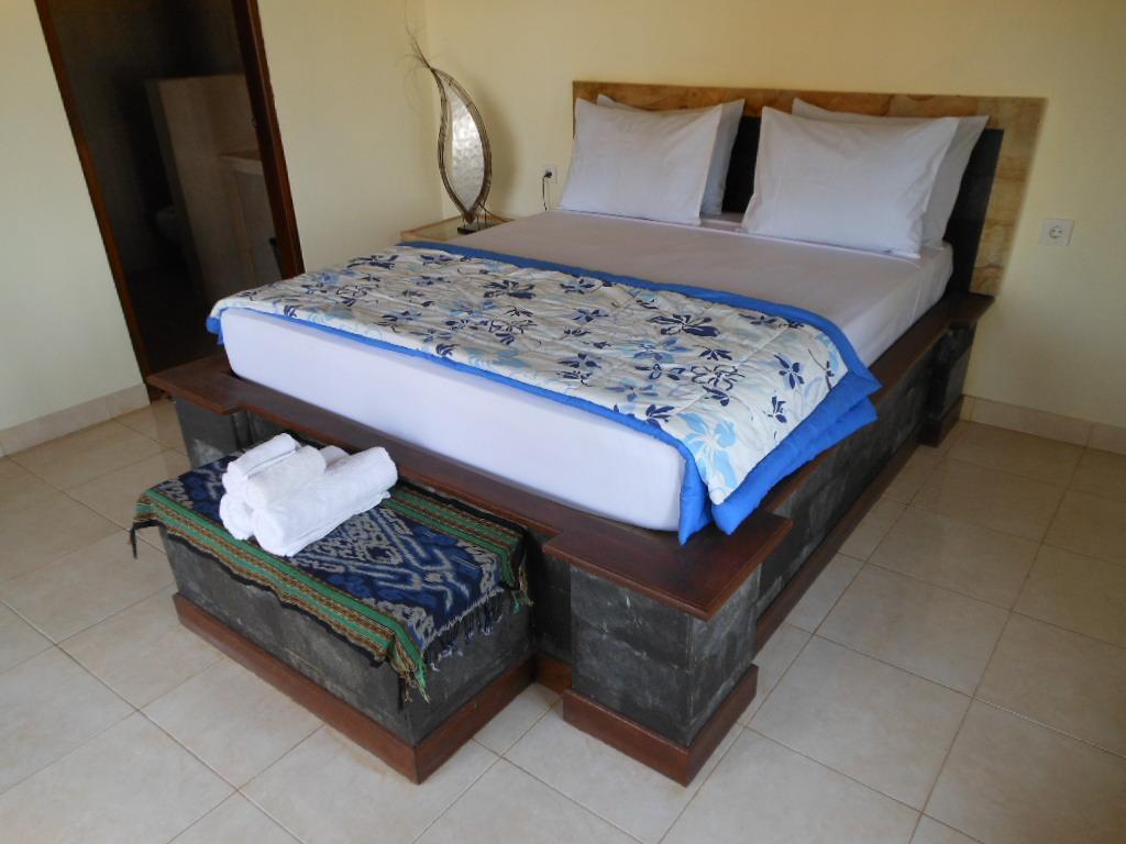 Barong Cafe Bungalow And Restaurant Amed Dış mekan fotoğraf
