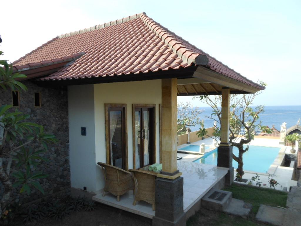 Barong Cafe Bungalow And Restaurant Amed Dış mekan fotoğraf